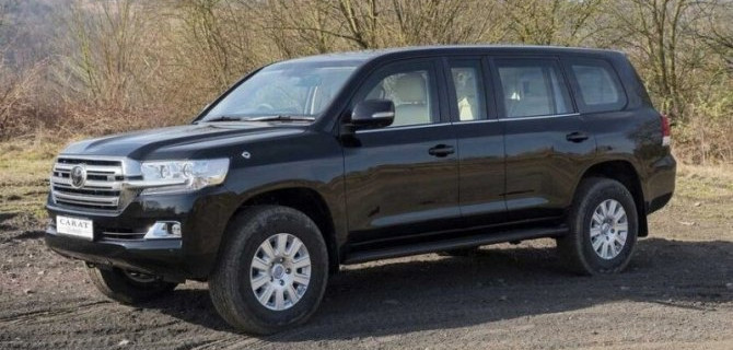 Toyota Land Cruiser стала бронированным лимузином