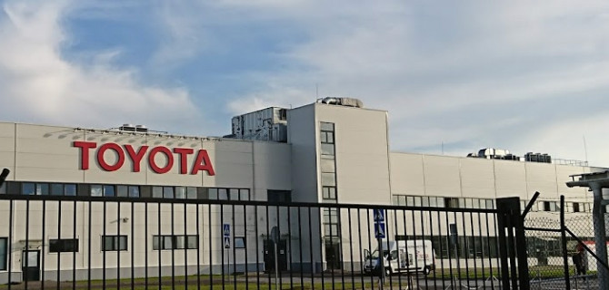 Завод Toyota в Санкт-Петербурге начал производство медицинских масок и щитков