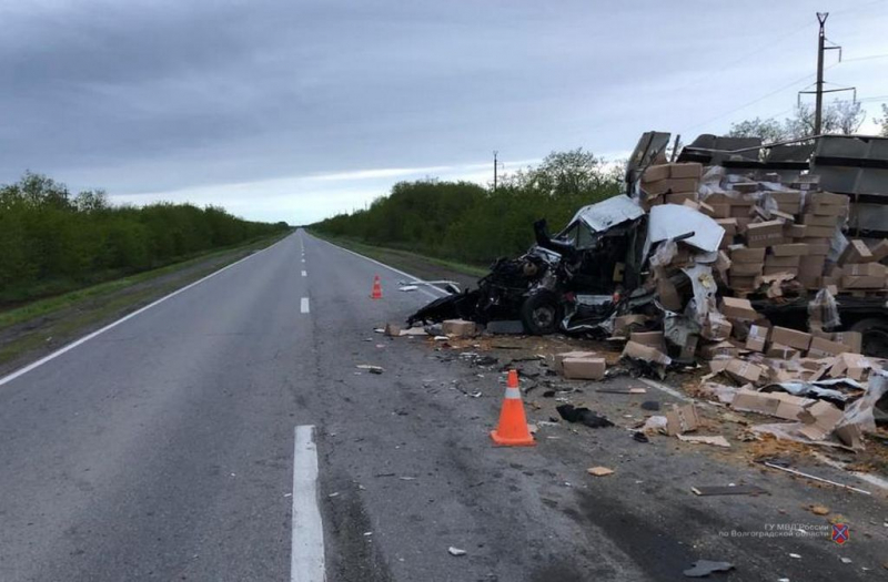 В Волгоградской области в ДТП с грузовиками погиб человек (2)
