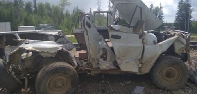 В Богучанском районе УАЗ попал под поезд – погиб человек
