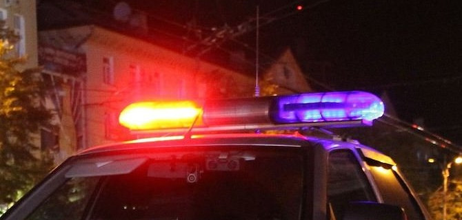 Под Петергофом водитель сбил двух пешеходов и скрылся