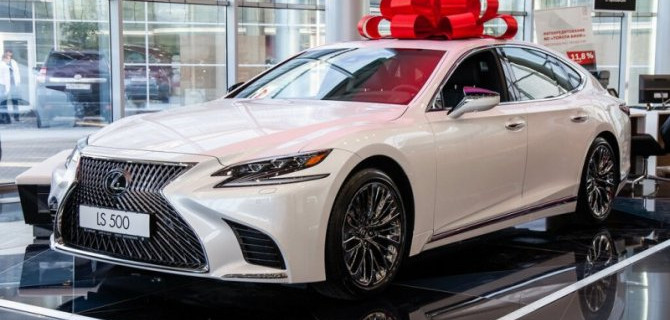 В России возобновили работу дилеры Lexus
