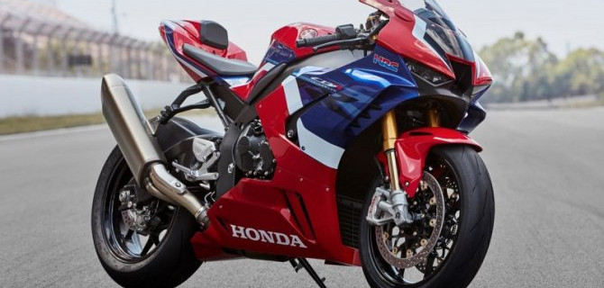 Отложено начало продаж спортбайка Honda Fireblade 