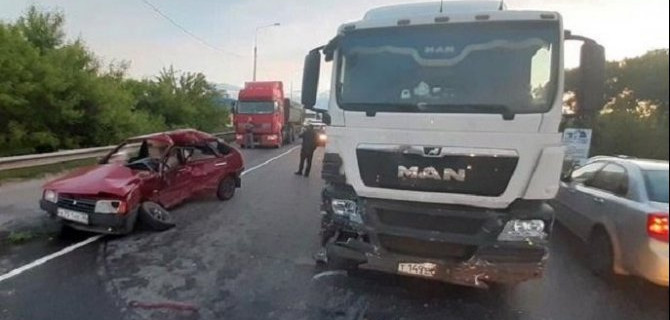 Водитель ВАЗа погиб в ДТП в Воронежской области