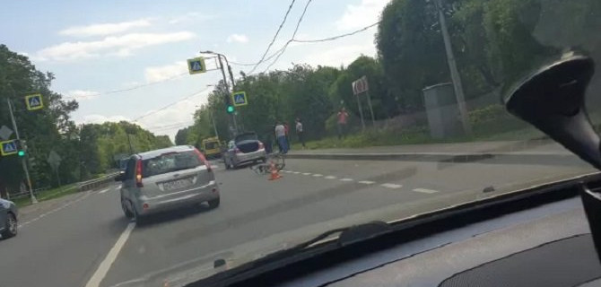 В Павловске автомобиль сбил велосипедиста