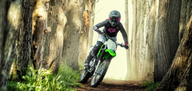 Фирма Kawasaki представила три обновлённых хард-эндуро