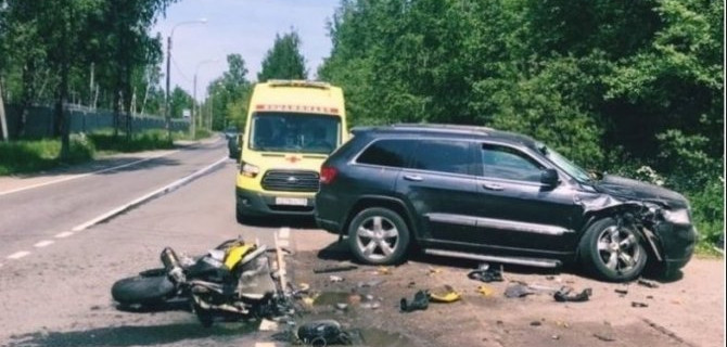 Мотоциклист погиб в ДТП на Челябинской улице в Петербурге