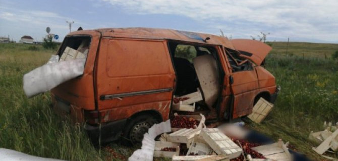 Водитель минивэна погиб в ДТП в Воронежской области