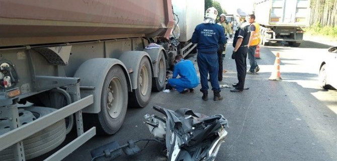 В ДТП с грузовиками в Томской области погиб человек