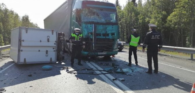Два человека погибли в ДТП в Свердловской области