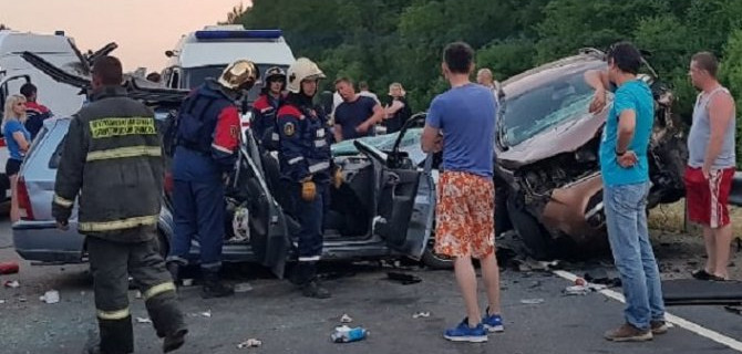 Три человека пострадали в ДТП в Тосненском районе Ленобласти