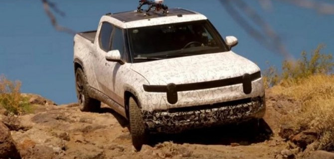 Электропикап Rivian R1T испытали в пустыне