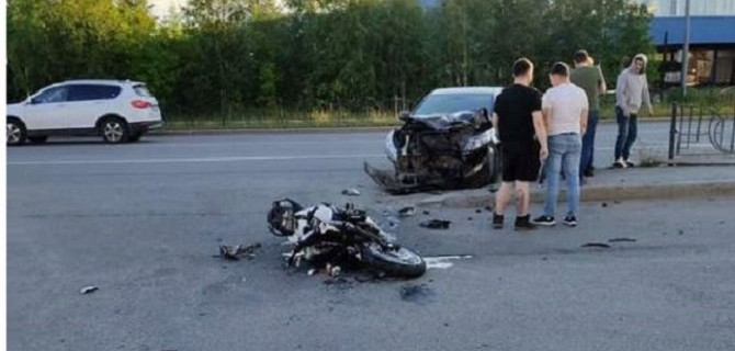 В Салехарде в ДТП погиб мотоциклист