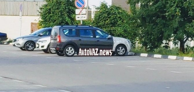 В интернете появились снимки Lada Largus Cross FL