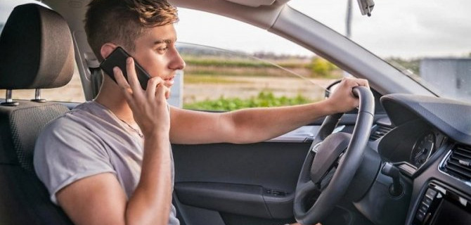 Сколько российских водителей отвлекается от дороги?