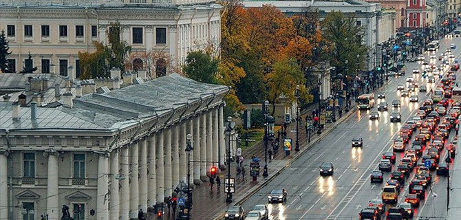 В Санкт-Петербурге выбирают между платным въездом в центр города и платными парковками