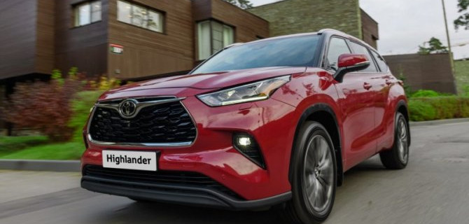 В России запатентована новая Toyota Highlander