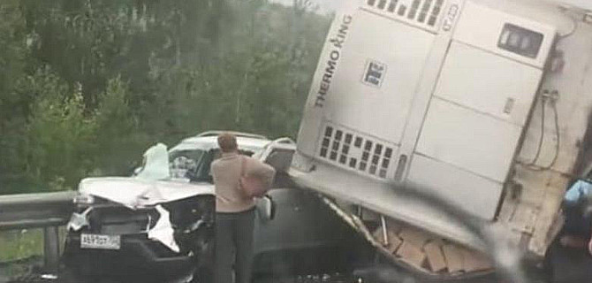 В Челябинской области большегруз прицепом сбил грузовик, водитель которого в итоге погиб