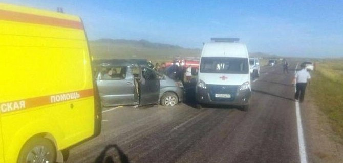 В Туве перевернулся микроавтобус — погиб 5-летний ребёнок