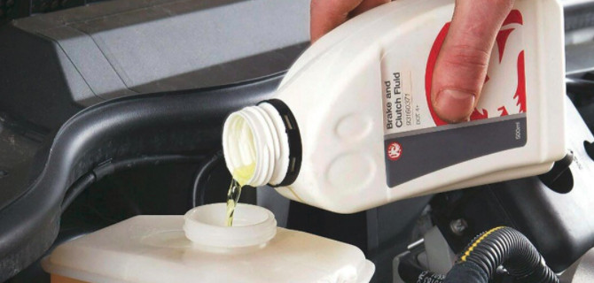 Зачем менять тормозную жидкость?