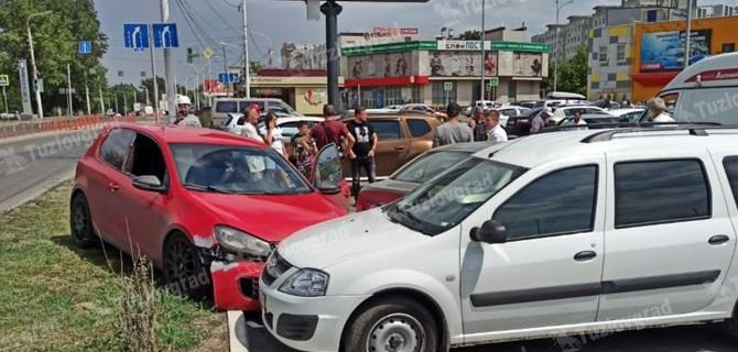В Новочеркасске водитель потерял сознание за рулём и чудом не погиб