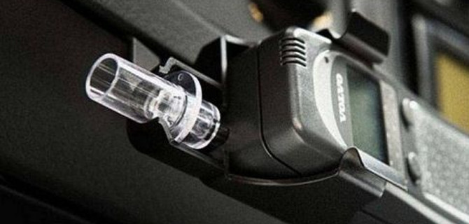 Использование алкозамков в России предлагают начать с каршеринга