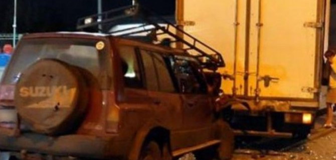 В Новокузнецке пьяный водитель кроссовера с надписью «Т-34» въехал в зад грузовика