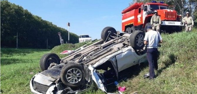 В Кемеровской области при опрокидывании машины погибли два человека