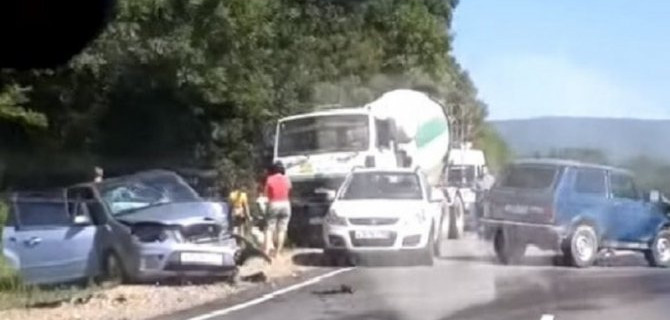 Четыре человека пострадали в массовом ДТП на Кубани