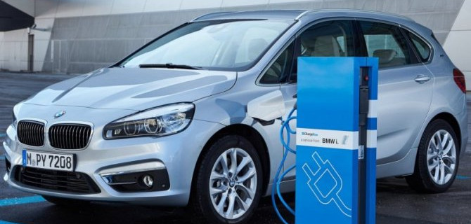 Гибридомобили BMW получили новую функцию