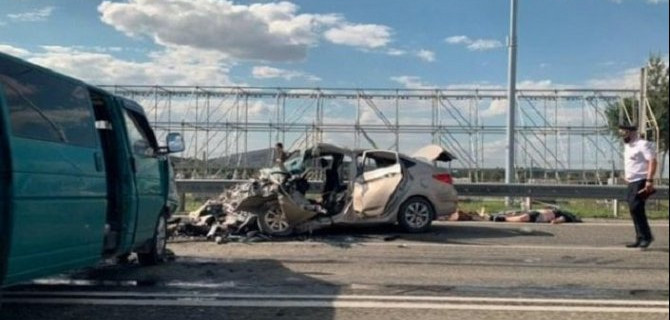 Три человека погибли в ДТП с микроавтобусом в Ростовской области