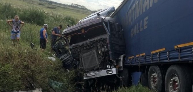 Два человека погибли в ДТП в Свердловской области