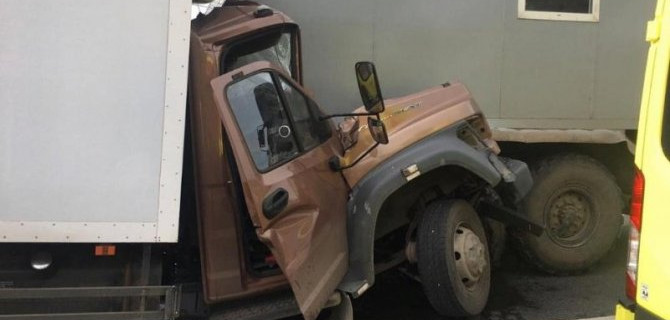 В Калининском районе Тверской области в ДТП погиб водитель грузовика