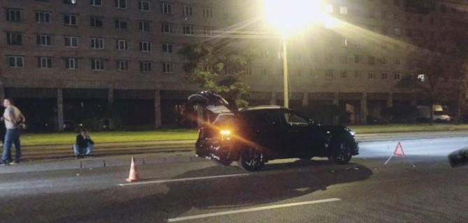 В Петербурге на Бухарестской  иномарка насмерть сбила пешехода