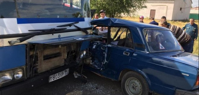 В ДТП с автобусом в Энгельсском районе погиб водитель ВАЗа