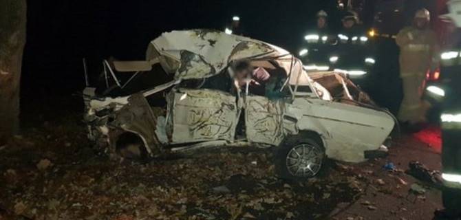Под Волгоградом ВАЗ с подростками попал в ДТП – погибли двое