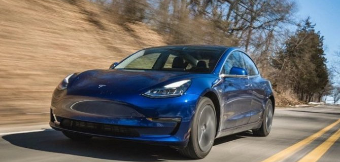 Фирма Tesla начала войну с «левым» программным обеспечением