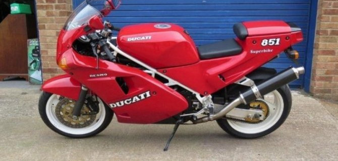 На продажу выставлен мотоцикл Ducati, принадлежавший известным автожурналистам