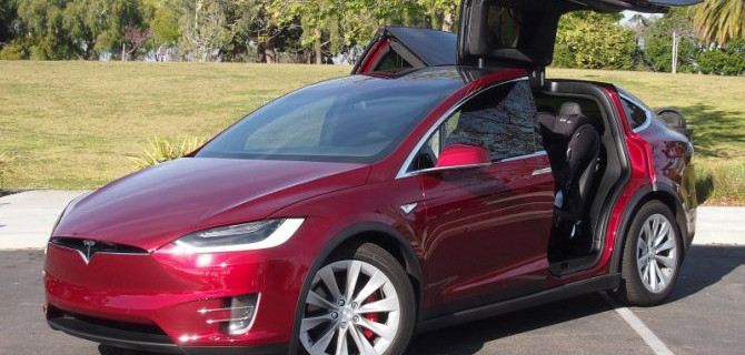 В приложении Tesla произошёл забавный сбой