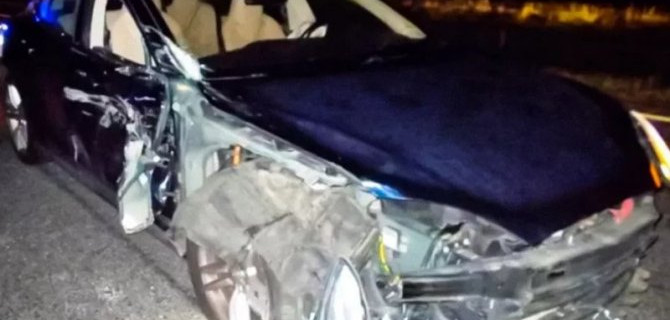 Автопилот Tesla вновь стал причиной аварии