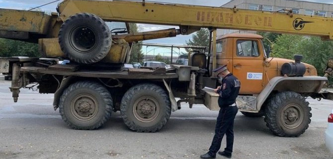 Автокран насмерть сбил женщину на переходе в Свердловской области