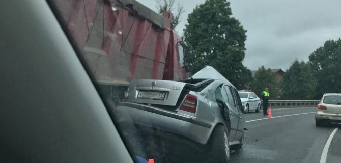 Водитель легковушки погиб в ДТП на «Нарве»