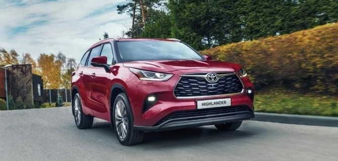 В России начались продажи новой Toyota Highlander