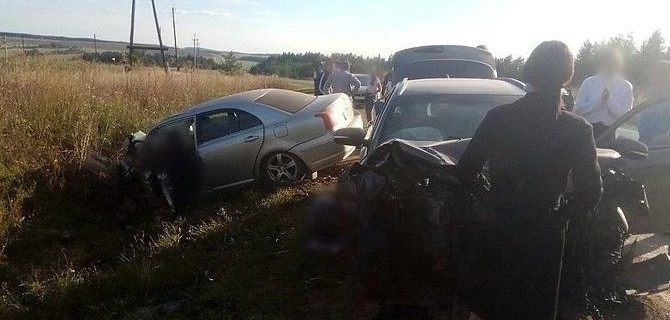 В ДТП в Удмуртии один человек погиб и пять пострадали