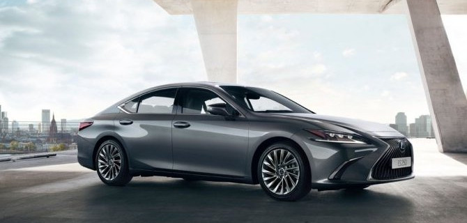 В России стала доступна новая версия Lexus ES 250