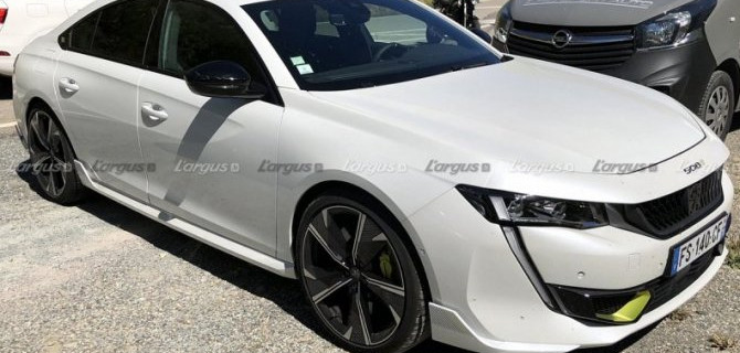 В интернете появились фото нового гибридомобиля Peugeot