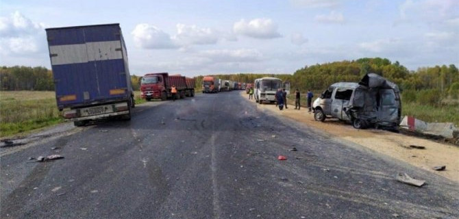 Двое дорожных рабочих погибли в ДТП под Красноярском