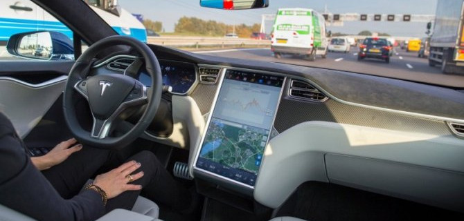В США раскритиковали автопилот Tesla