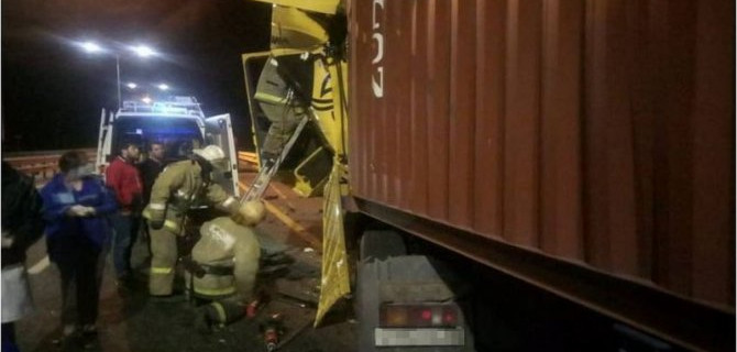 В ДТП в Тверской области погиб водитель грузовика