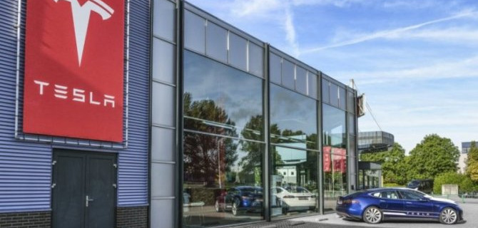 Фирму Tesla признали самым рискованным объектом инвестиций